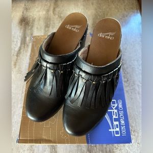 Dansko Deni Full Grain Fringe Black Size 40 (9-9.5M) - New NWT
